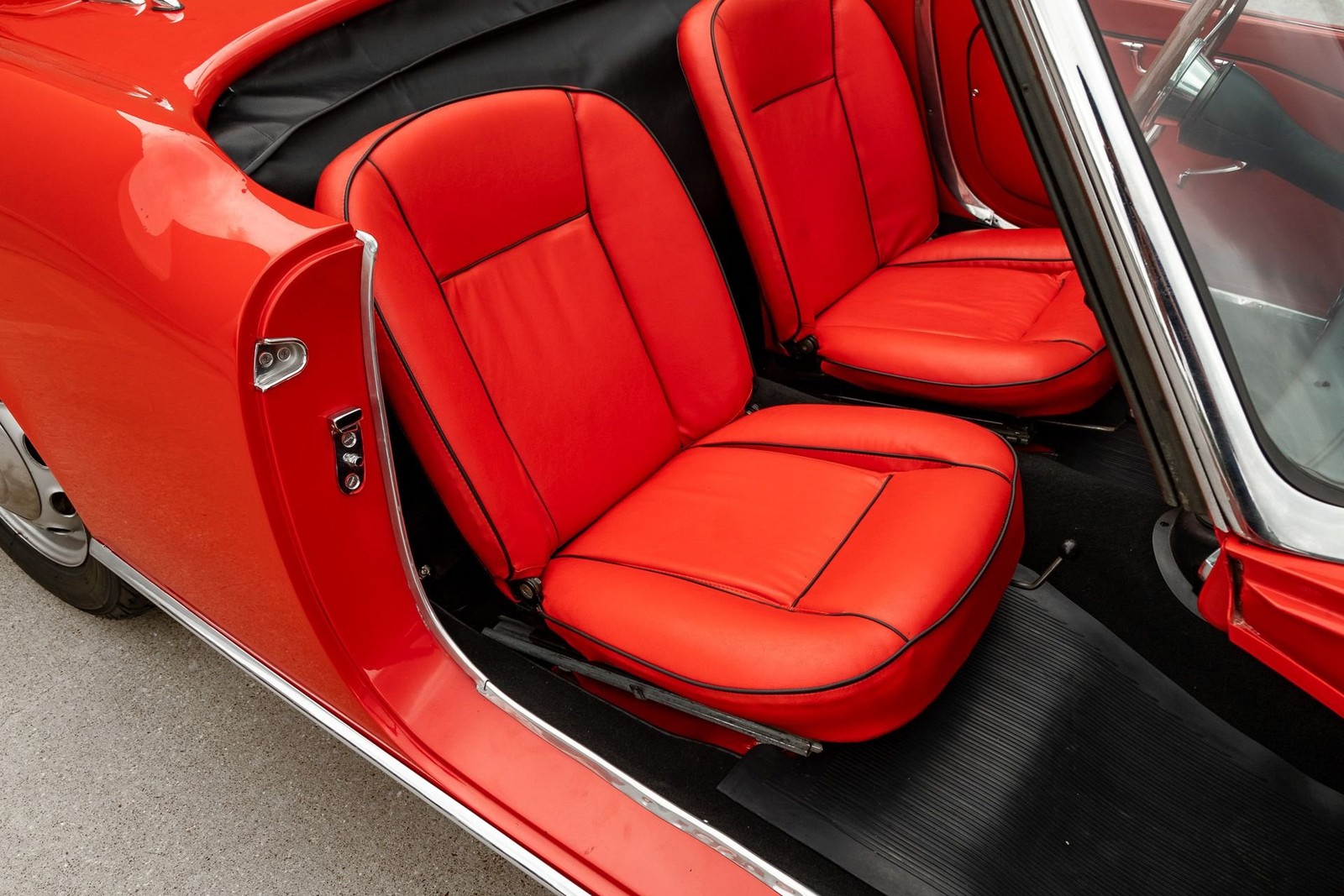 Alfa-Romeo-Spider-1957-Convertible-26