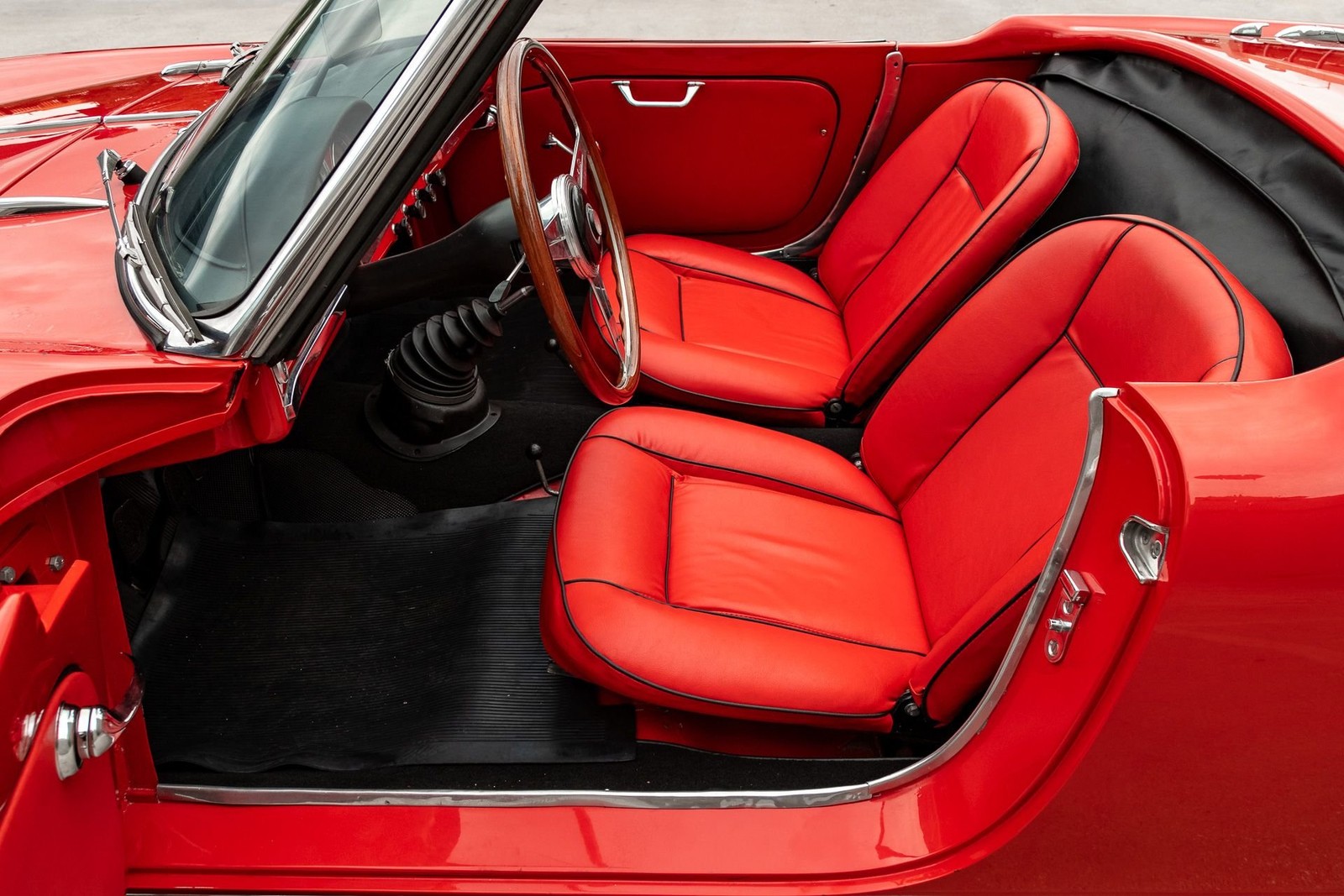 Alfa-Romeo-Spider-1957-Convertible-30