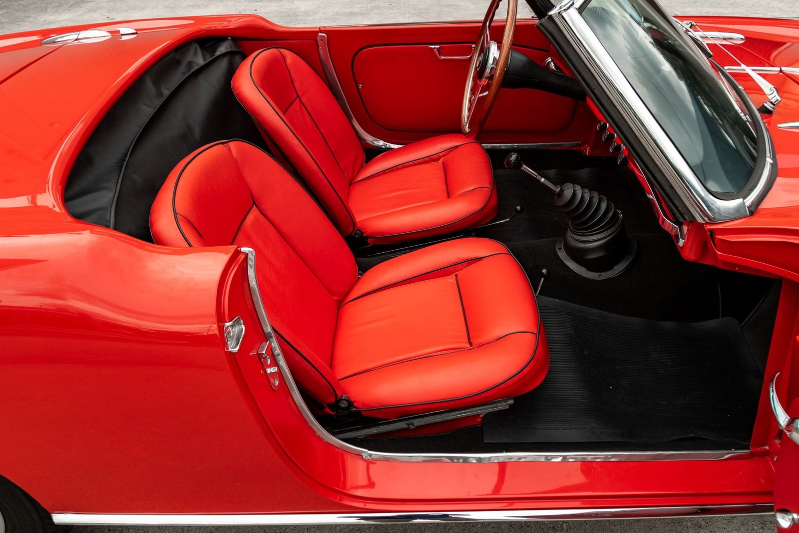 Alfa-Romeo-Spider-1957-Convertible-31