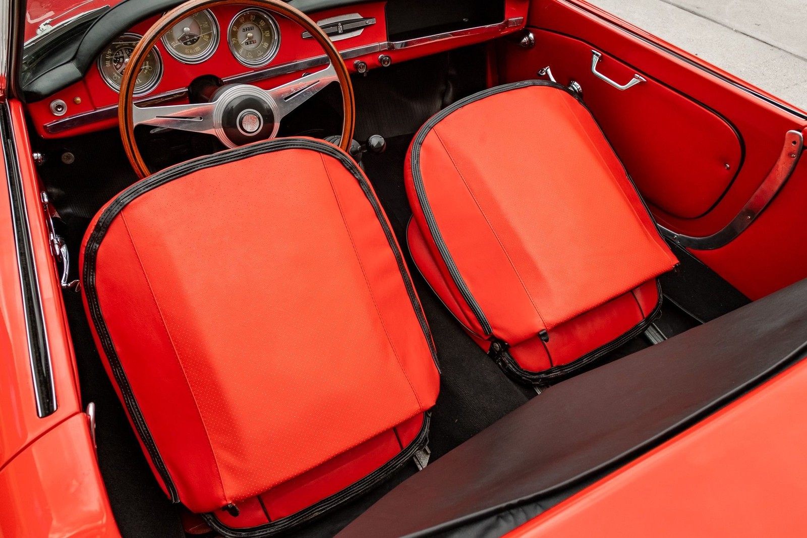 Alfa-Romeo-Spider-1957-Convertible-32