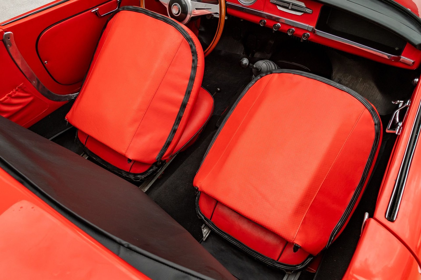 Alfa-Romeo-Spider-1957-Convertible-33