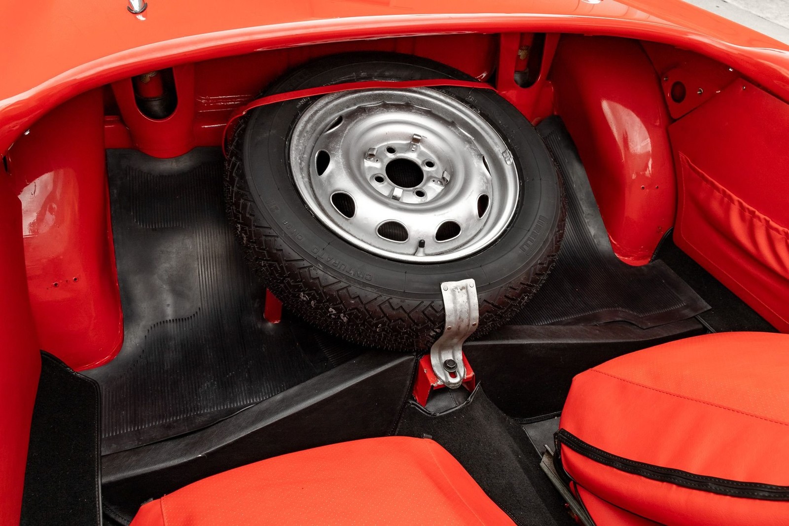 Alfa-Romeo-Spider-1957-Convertible-34