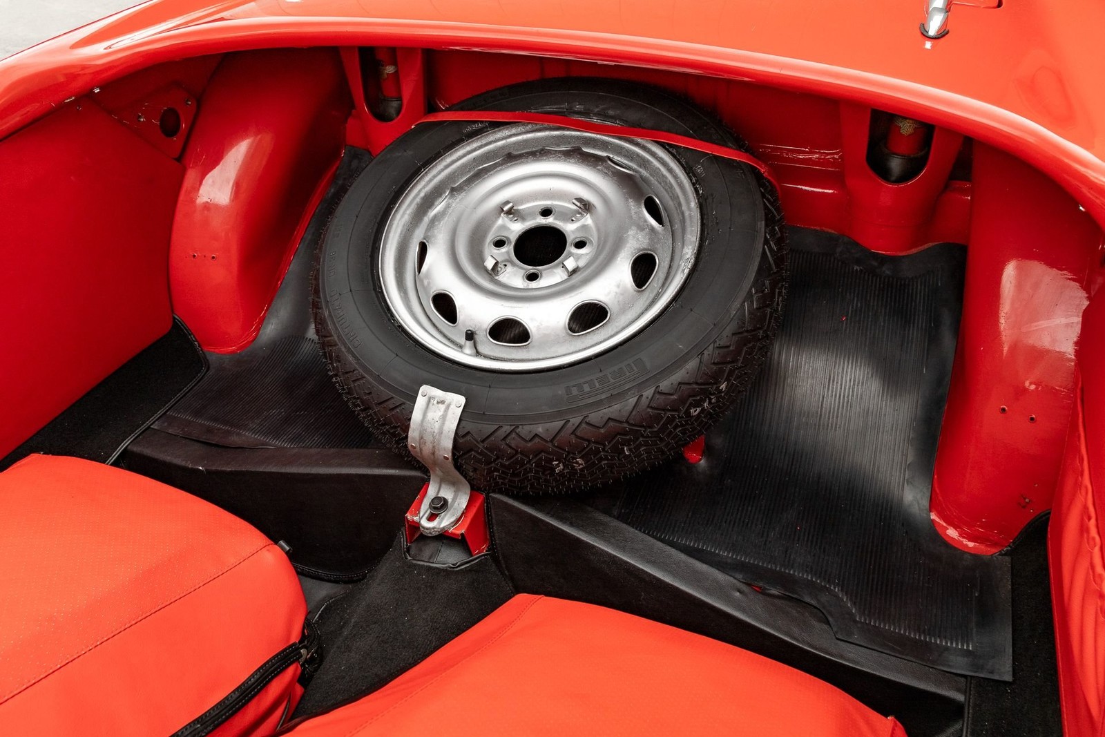 Alfa-Romeo-Spider-1957-Convertible-35