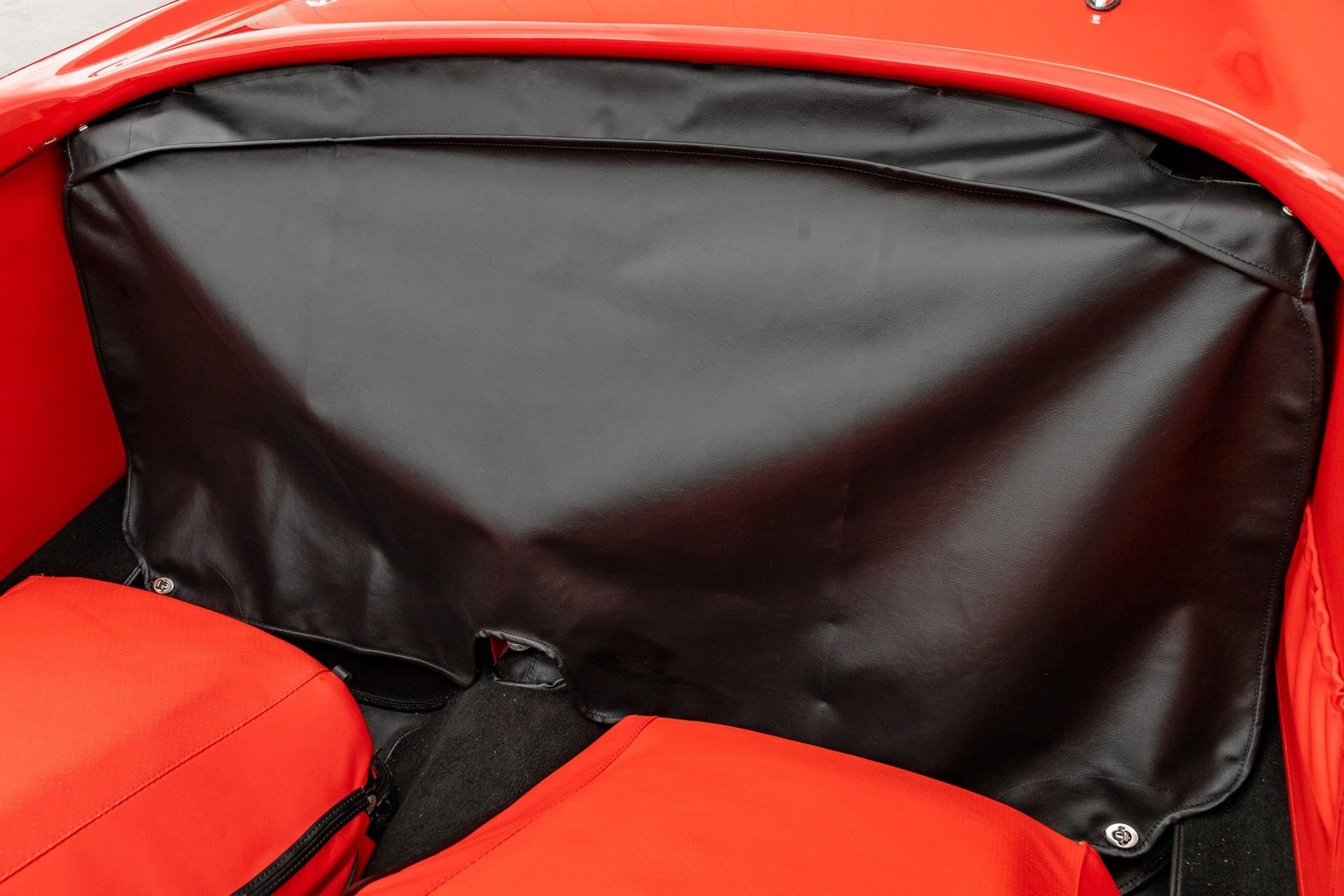 Alfa-Romeo-Spider-1957-Convertible-37