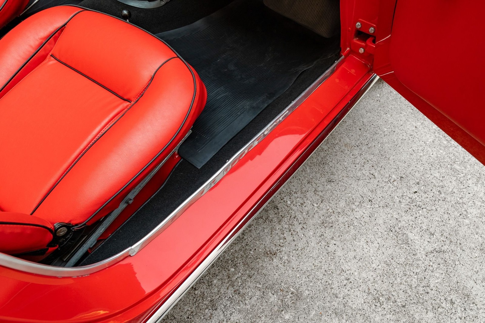 Alfa-Romeo-Spider-1957-Convertible-39