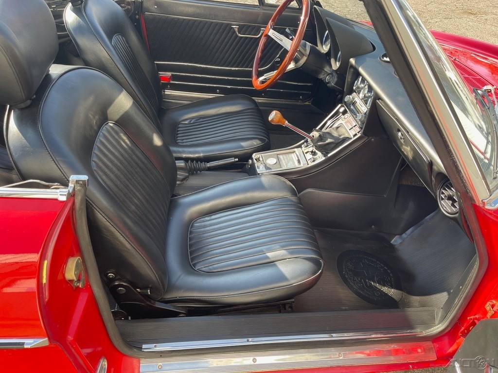 Alfa-Romeo-Spider-1974-17