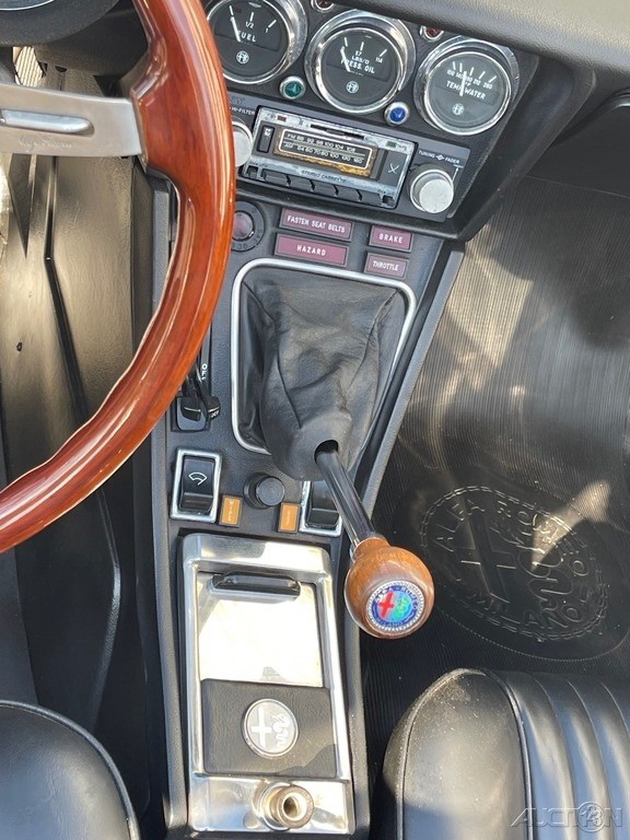 Alfa-Romeo-Spider-1974-21