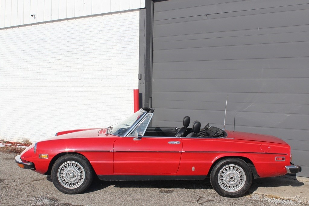 Alfa-Romeo-Spider-1974-9