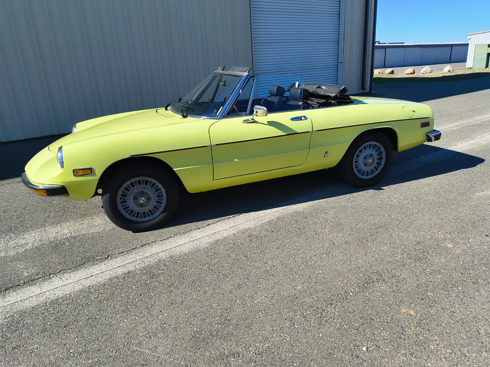 Alfa-Romeo-Spider-1977-Convertible-12