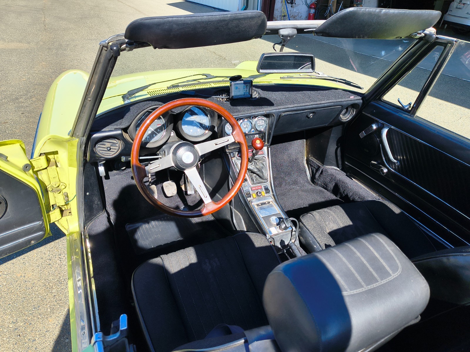 Alfa-Romeo-Spider-1977-Convertible-6