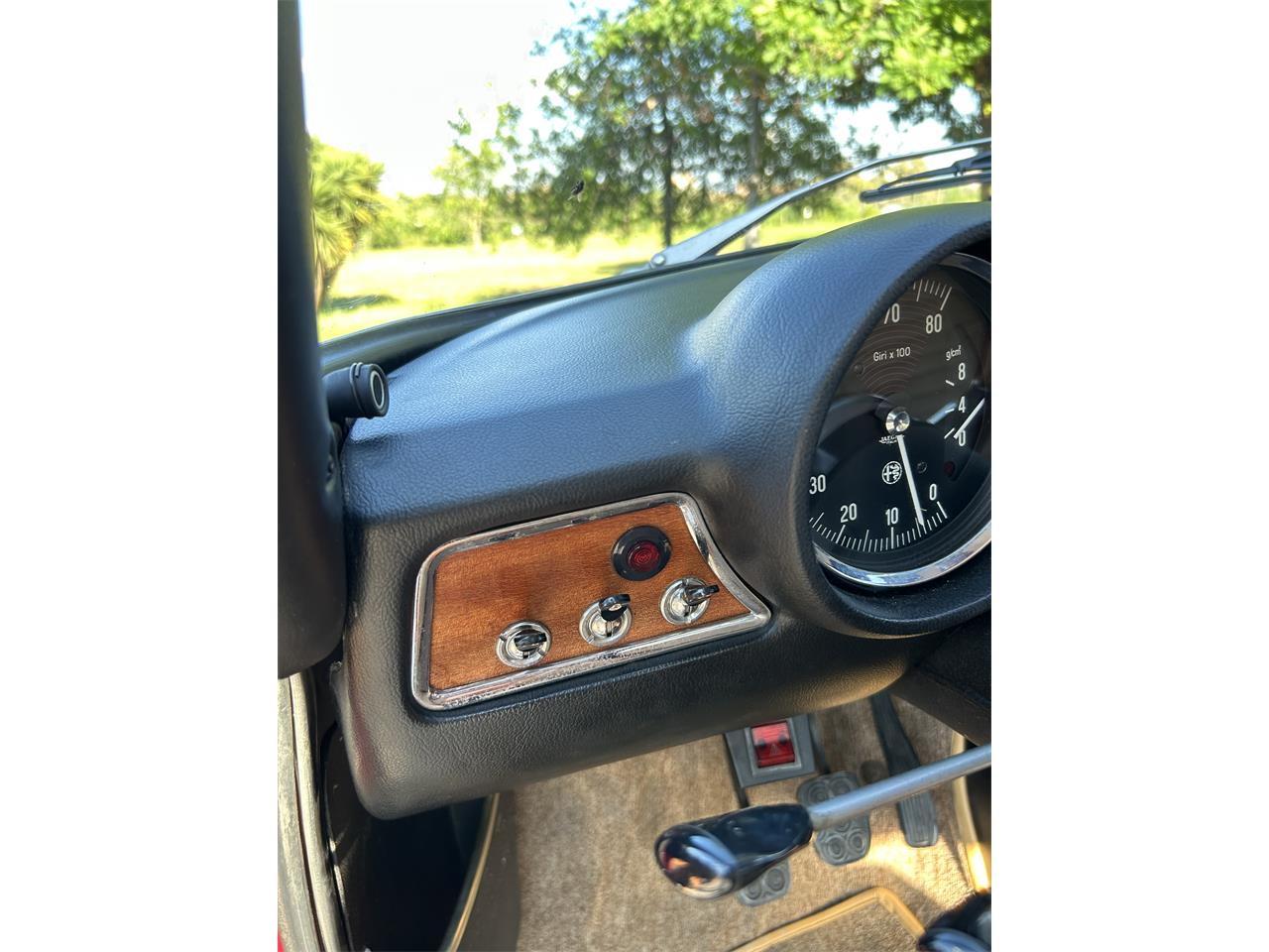 Alfa-romeo-Gta-1300-junior-1971-Burgundy-Alcantara-Beige-11