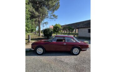 Alfa-romeo-Gta-1300-junior-1971-Burgundy-Alcantara-Beige-28
