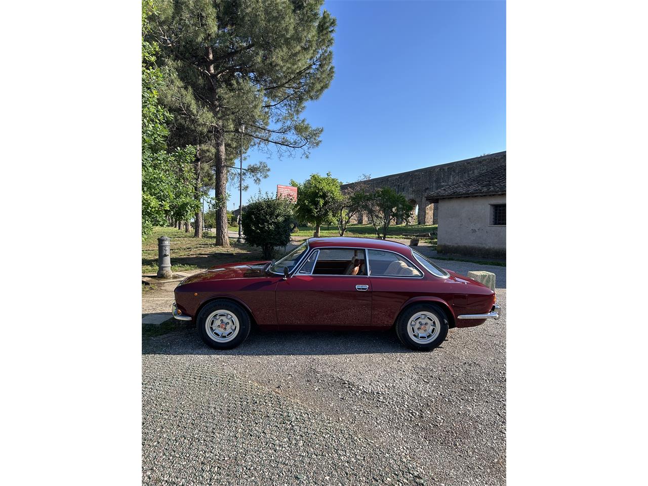 Alfa-romeo-Gta-1300-junior-1971-Burgundy-Alcantara-Beige-28