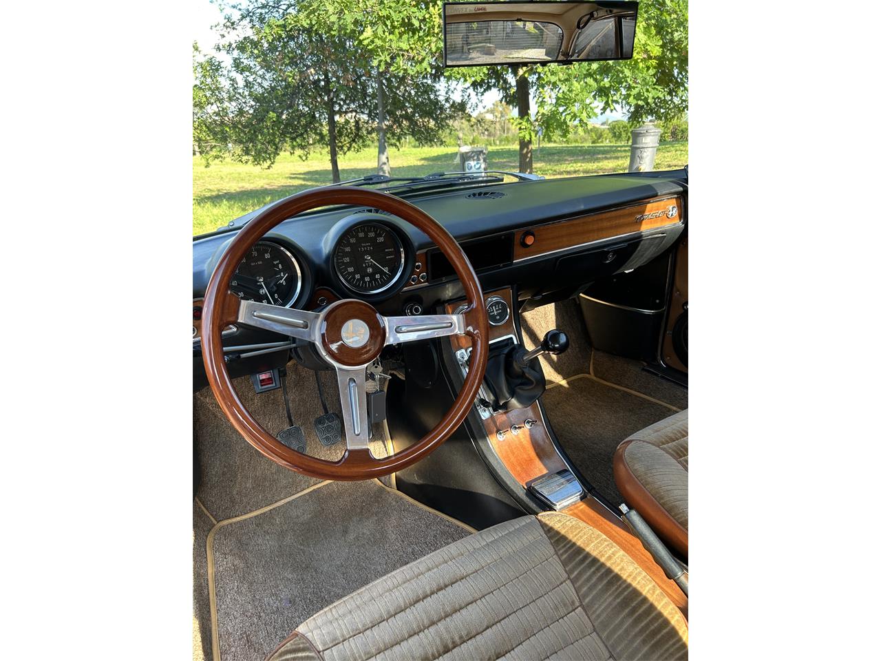 Alfa-romeo-Gta-1300-junior-1971-Burgundy-Alcantara-Beige-31