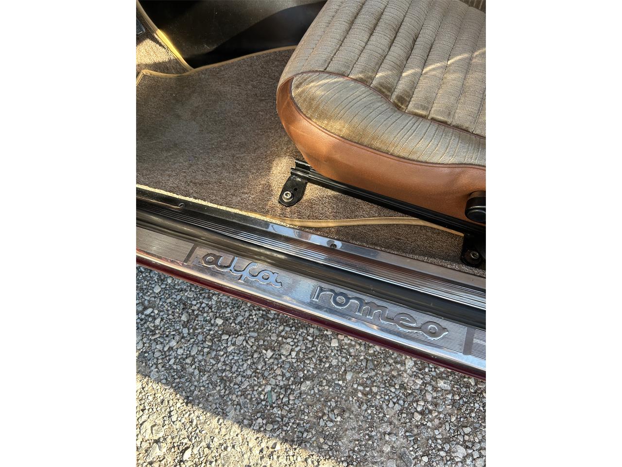 Alfa-romeo-Gta-1300-junior-1971-Burgundy-Alcantara-Beige-8