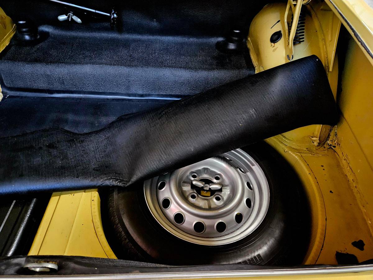 Alfa-romeo-giulia-super-1300-1975-12