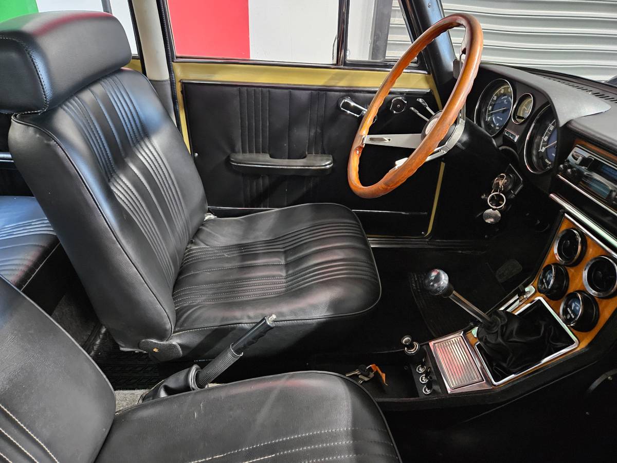 Alfa-romeo-giulia-super-1300-1975-15