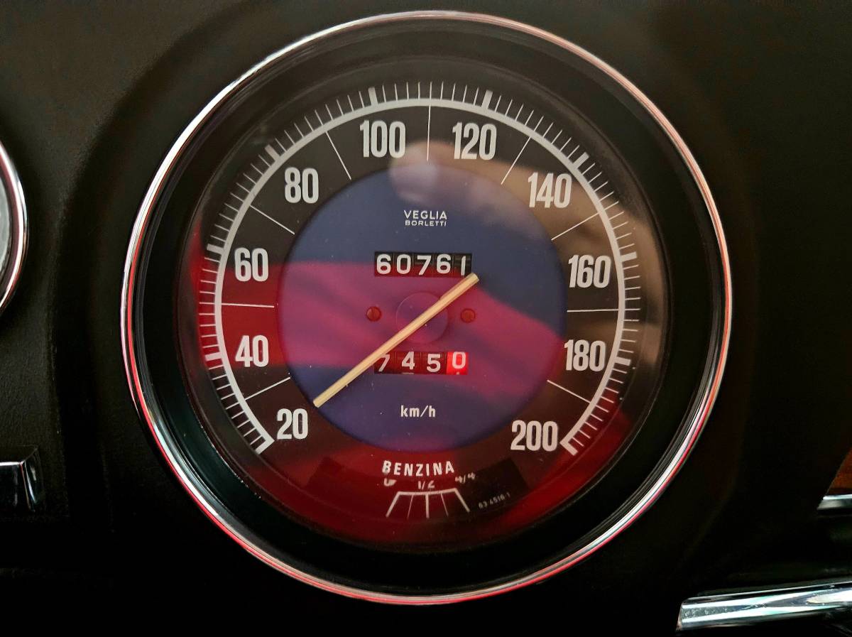 Alfa-romeo-giulia-super-1300-1975-17