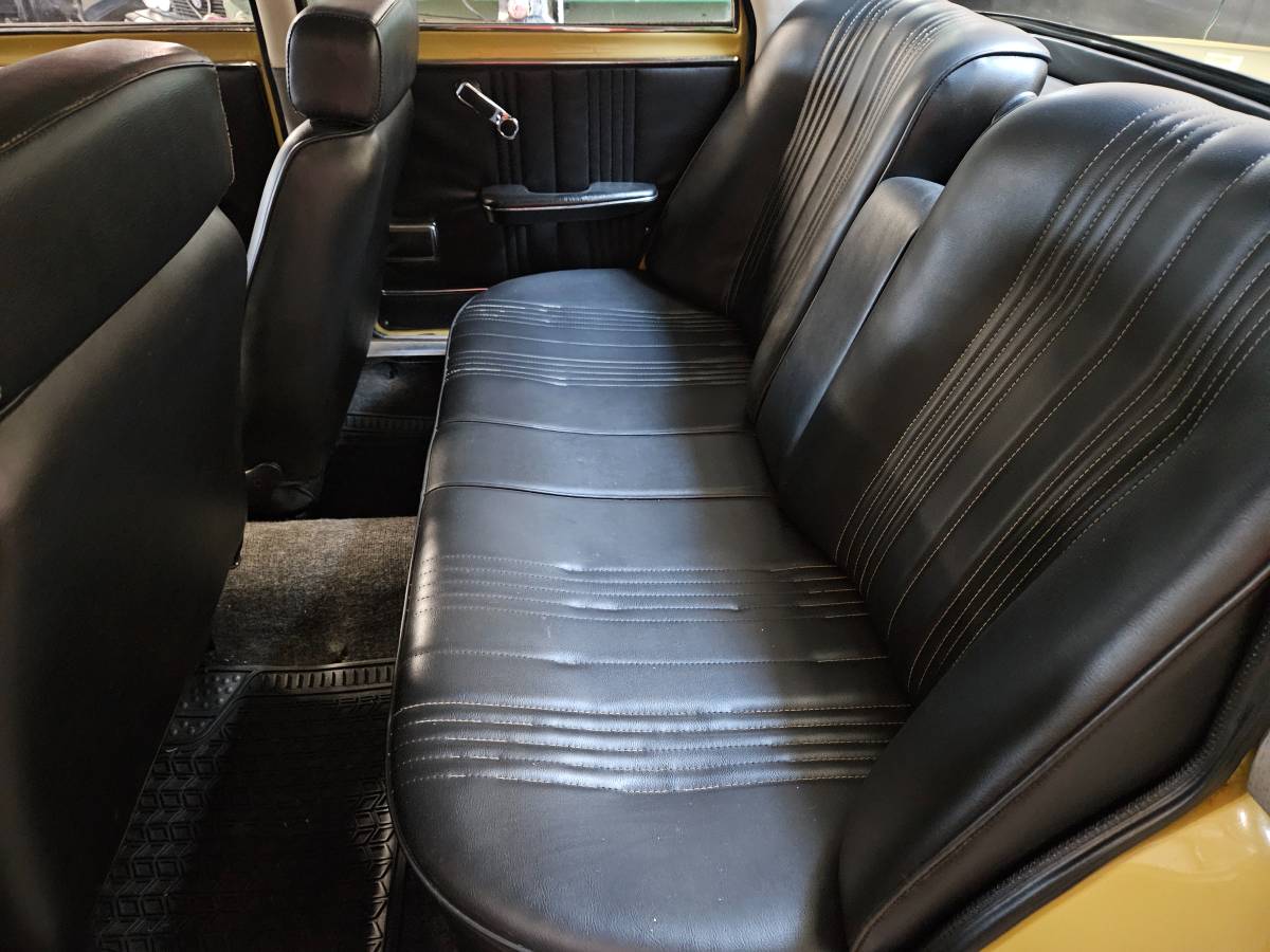 Alfa-romeo-giulia-super-1300-1975-18