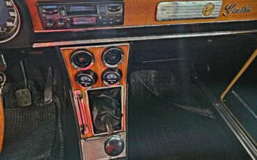 Alfa-romeo-giulia-super-1300-1975-4