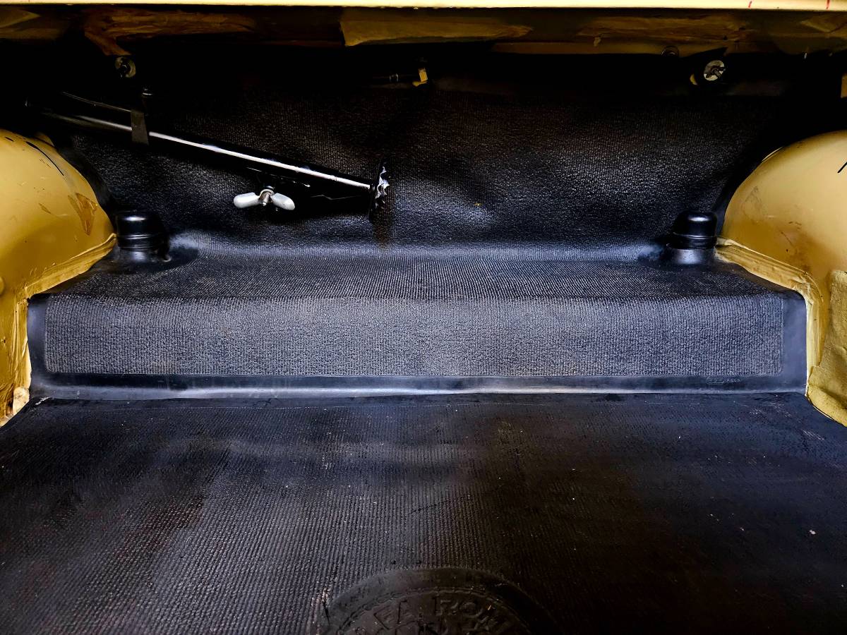 Alfa-romeo-giulia-super-1300-1975-5