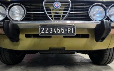 Alfa-romeo-giulia-super-1300-1975-6