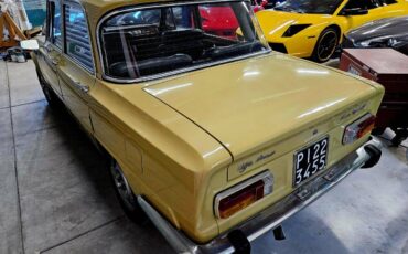 Alfa-romeo-giulia-super-1300-1975-7