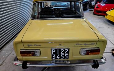 Alfa-romeo-giulia-super-1300-1975-8