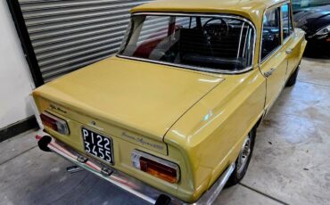 Alfa-romeo-giulia-super-1300-1975-9