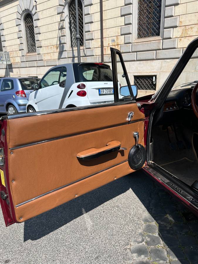 Alfa-romeo-gt-1300-junior-1971-red-10