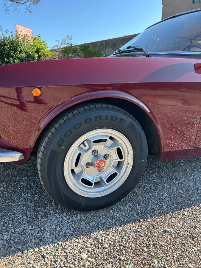 Alfa-romeo-gt-1300-junior-1971-red-11