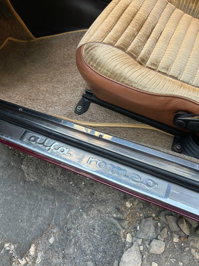 Alfa-romeo-gt-1300-junior-1971-red-16