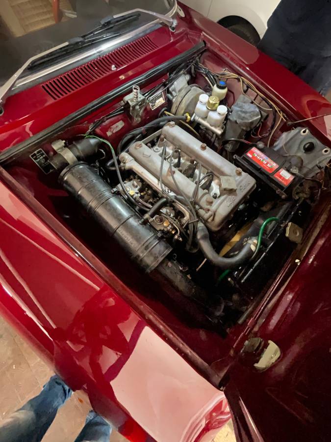 Alfa-romeo-gt-1300-junior-1971-red-17