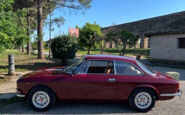 Alfa-romeo-gt-1300-junior-1971-red-4