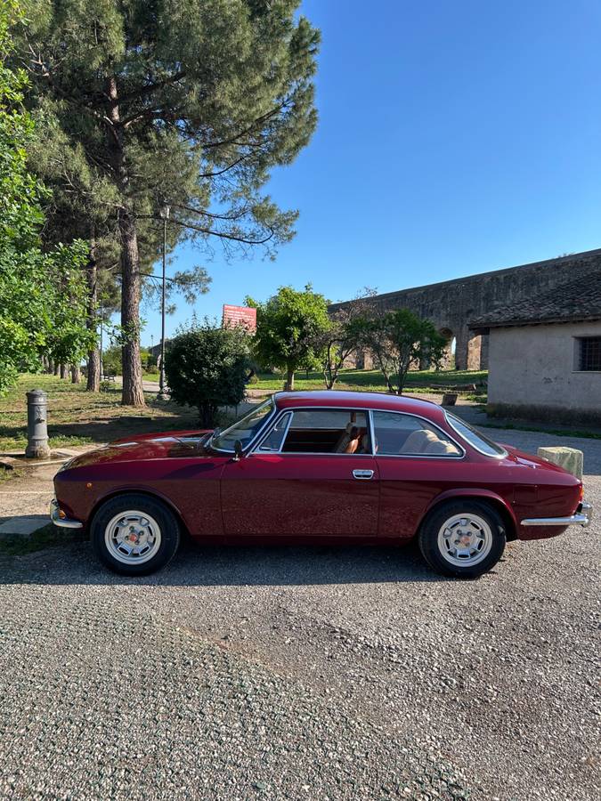 Alfa-romeo-gt-1300-junior-1971-red-4