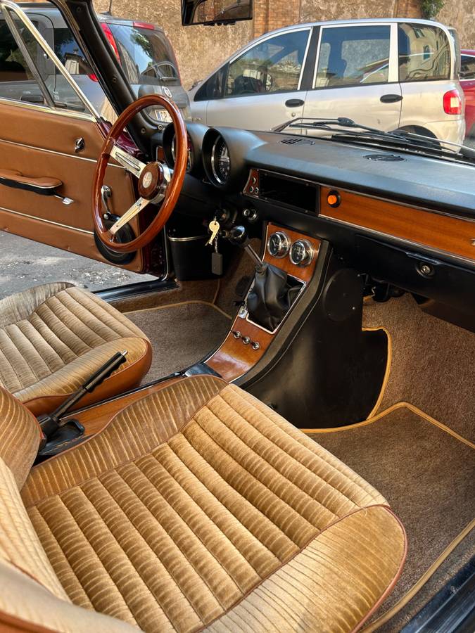 Alfa-romeo-gt-1300-junior-1971-red-7