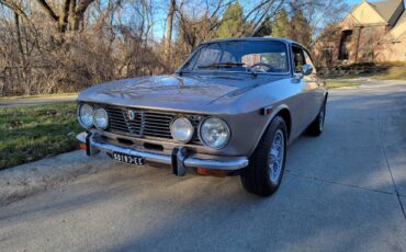 Alfa-romeo-gtv-1972-10