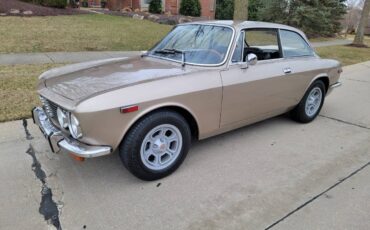 Alfa-romeo-gtv-1972-12