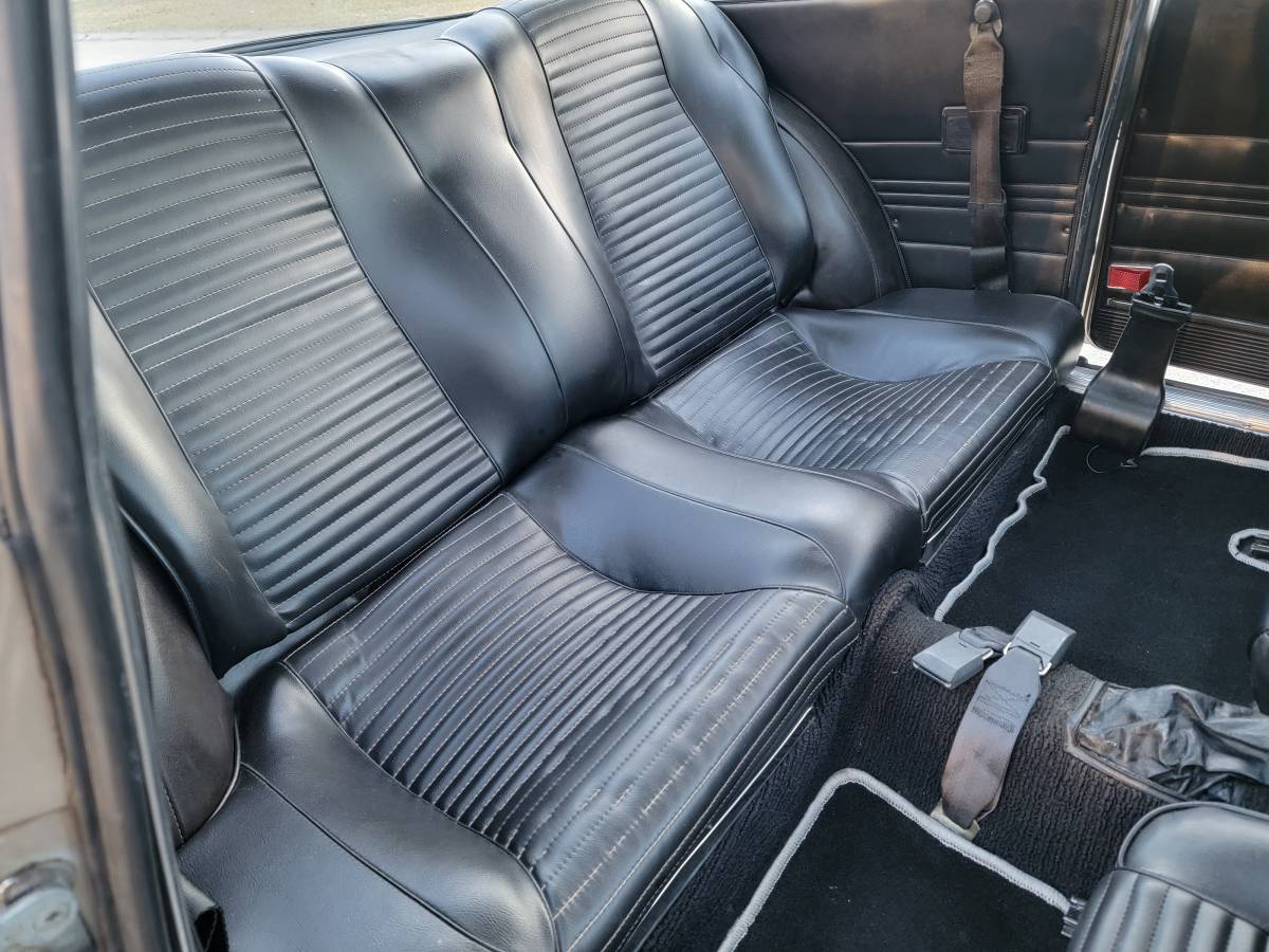 Alfa-romeo-gtv-1972-17