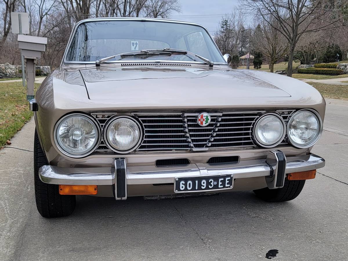 Alfa-romeo-gtv-1972-18