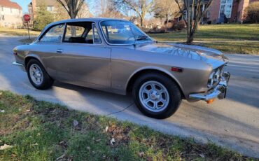 Alfa-romeo-gtv-1972-9