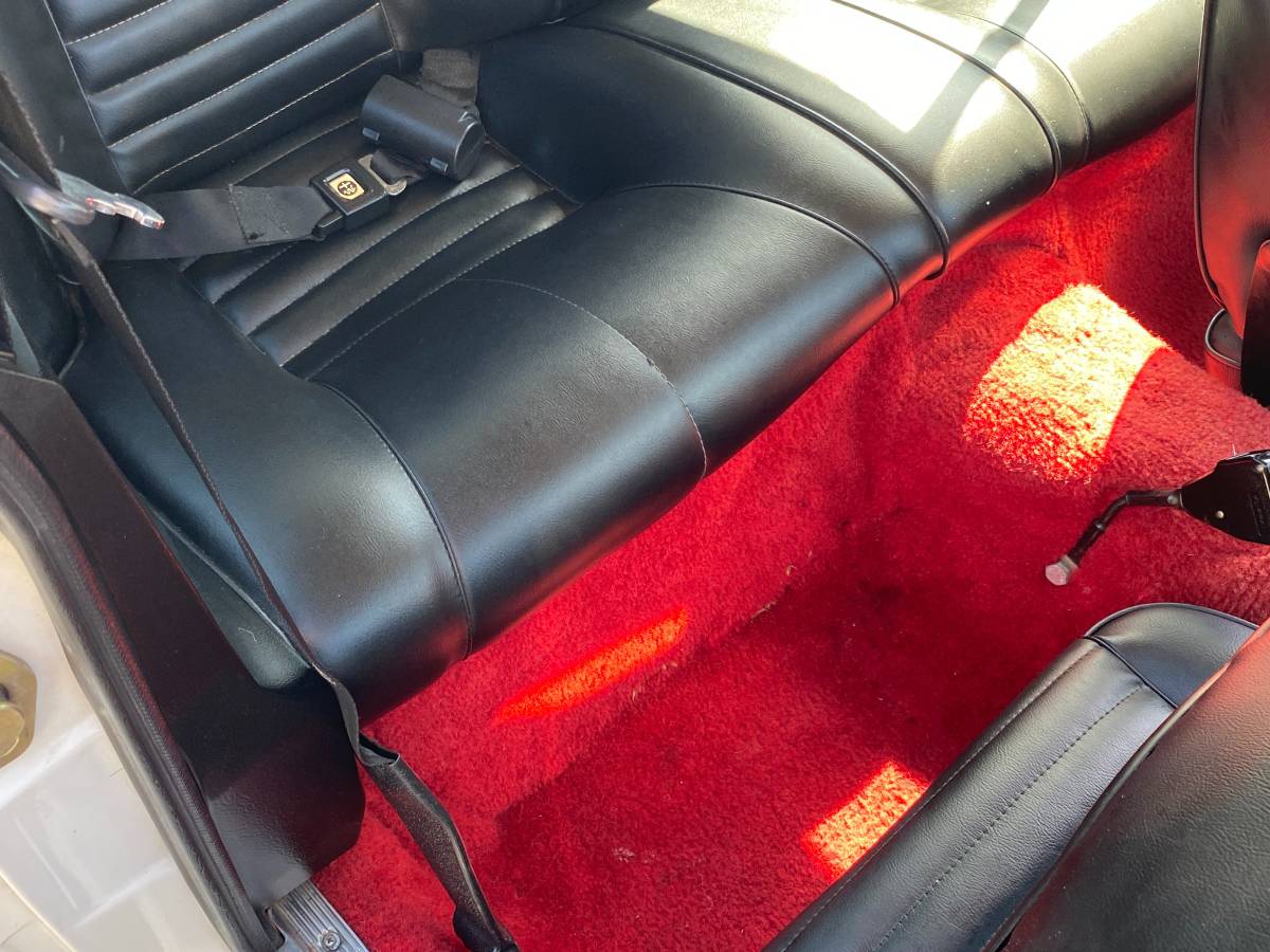 Alfa-romeo-gtv-alfetta-andretti-1977-white-12