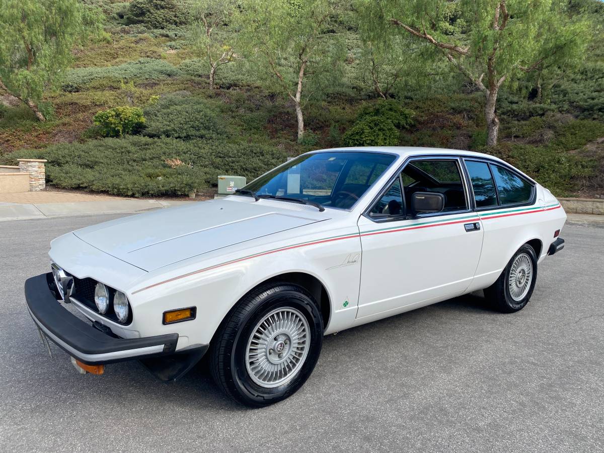 Alfa-romeo-gtv-alfetta-andretti-1977-white-13