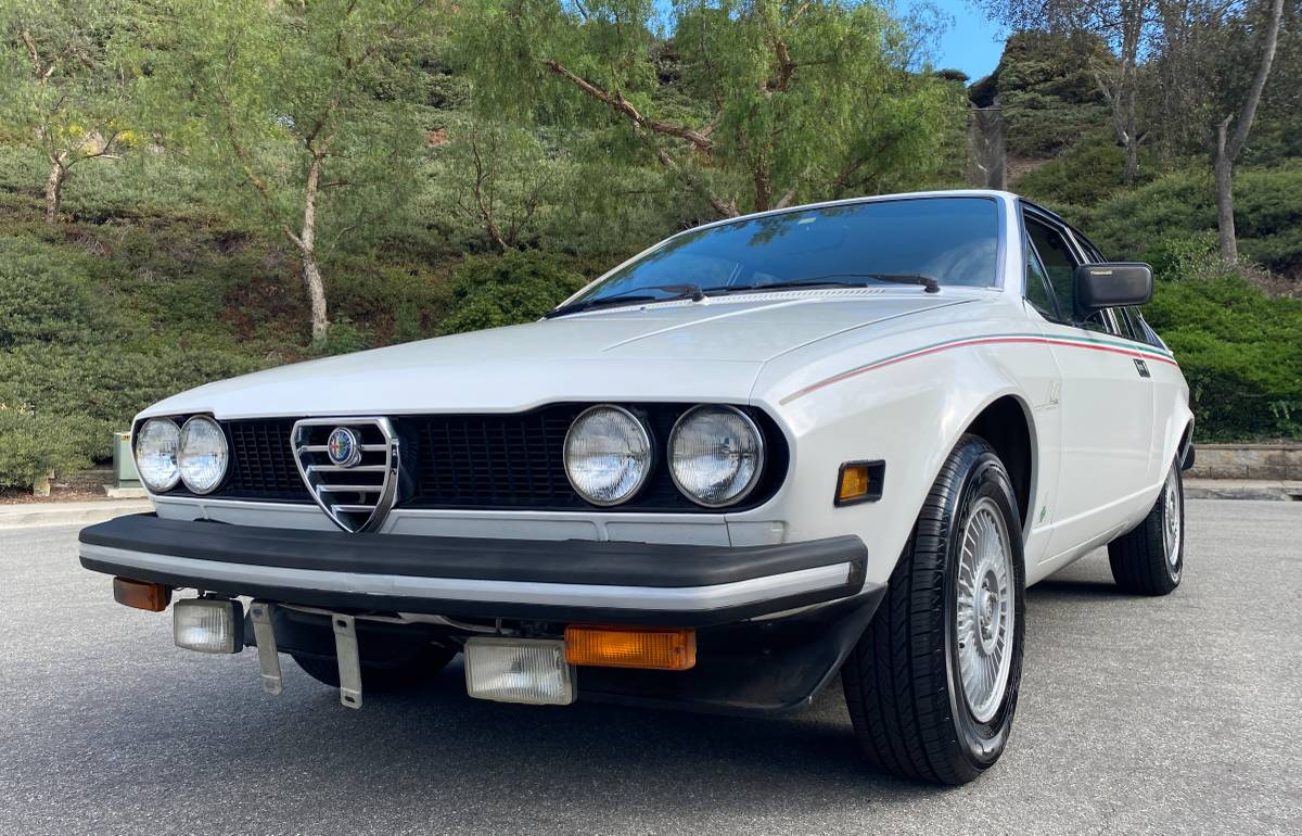 Alfa-romeo-gtv-alfetta-andretti-1977-white-17