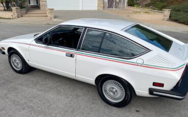 Alfa-romeo-gtv-alfetta-andretti-1977-white-18