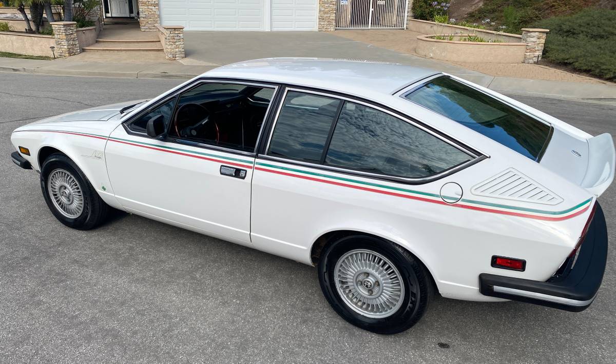 Alfa-romeo-gtv-alfetta-andretti-1977-white-18
