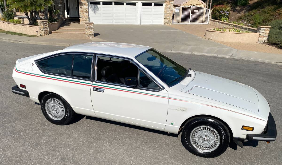 Alfa-romeo-gtv-alfetta-andretti-1977-white-2
