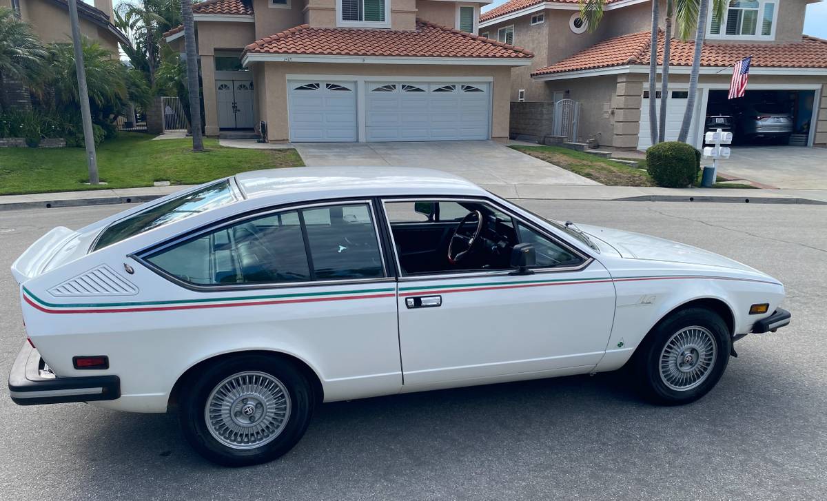 Alfa-romeo-gtv-alfetta-andretti-1977-white-20