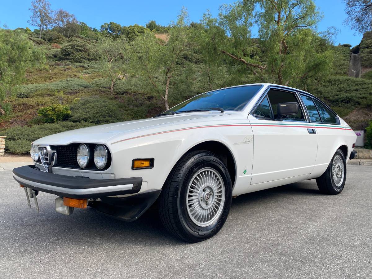 Alfa-romeo-gtv-alfetta-andretti-1977-white