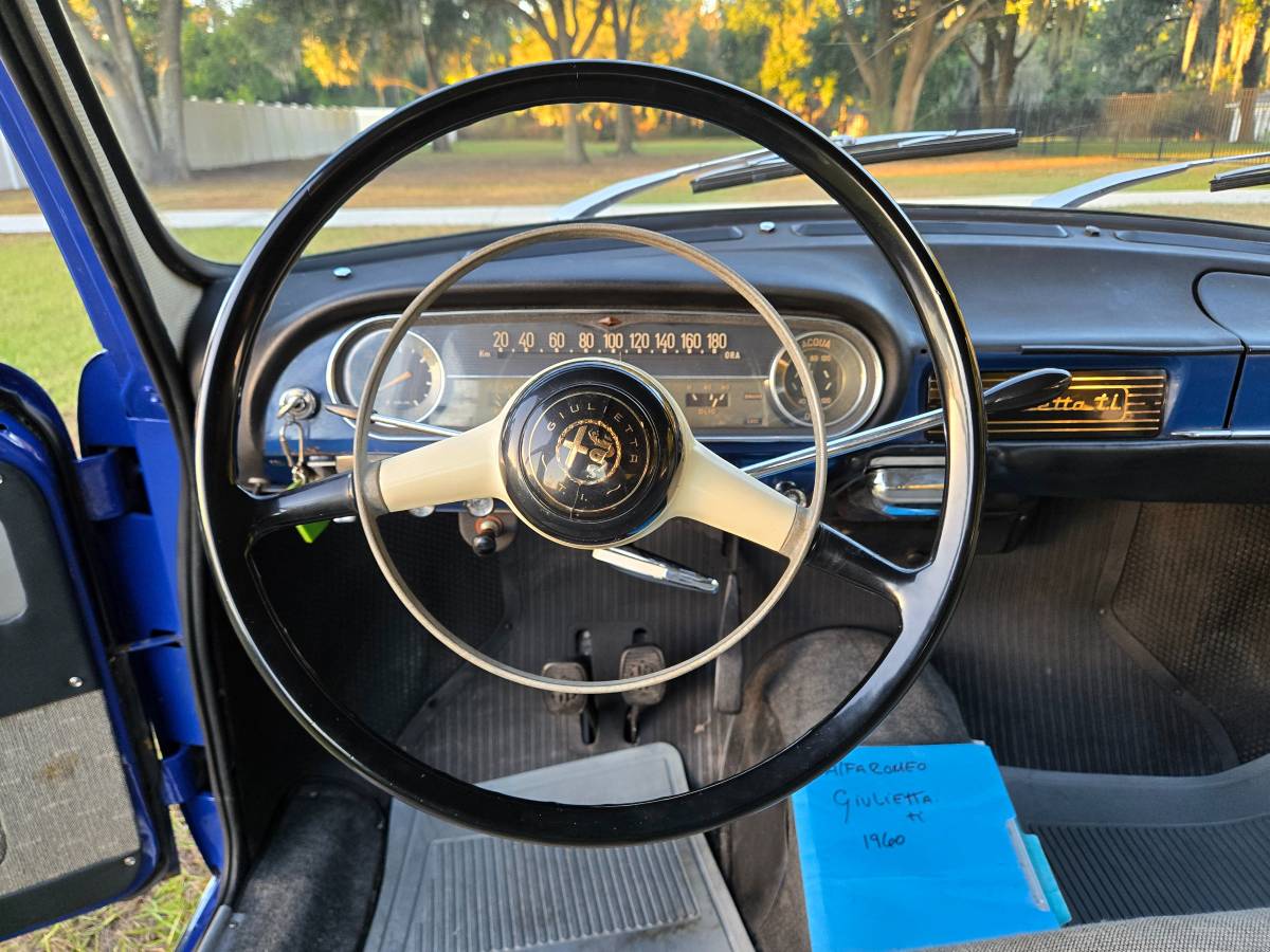 Alfa-romeo-guilietta-1960-blue-7